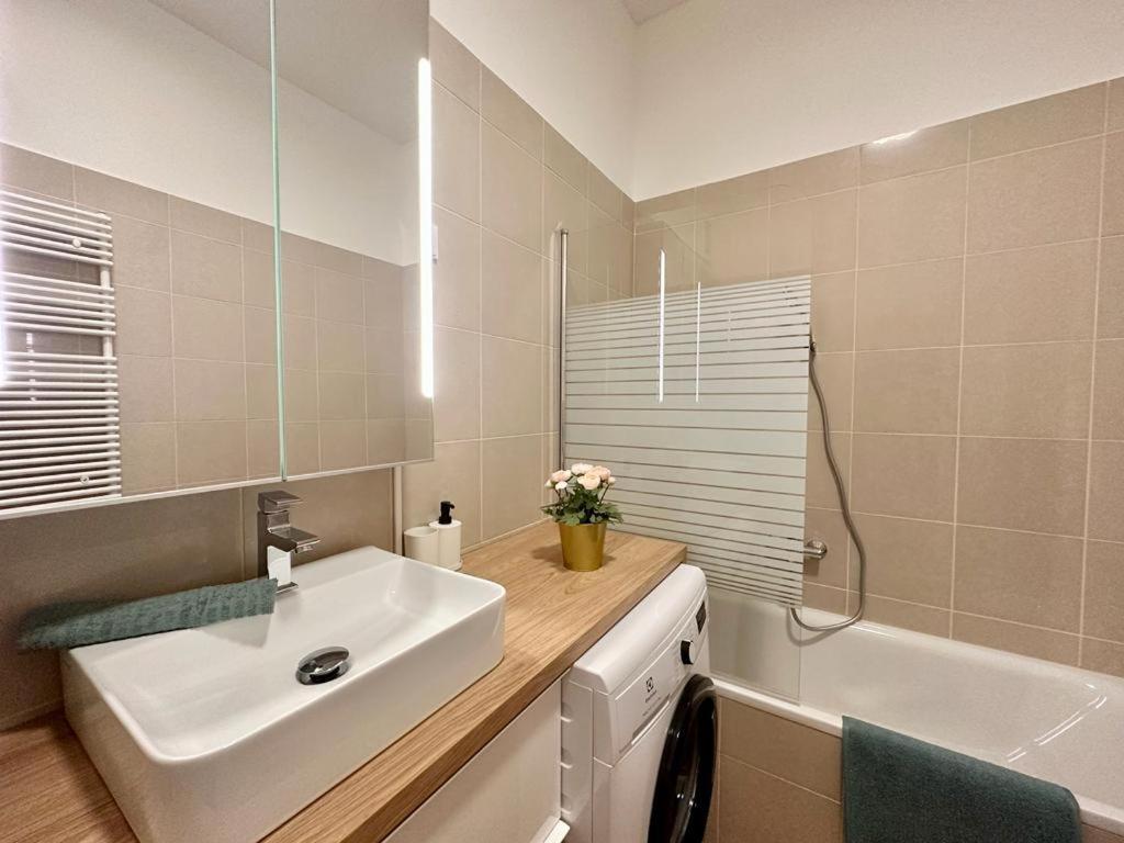 Apartment At Gozsdu Courtyard #Partyzone #Downtown #Freeparking Budapeste Exterior foto